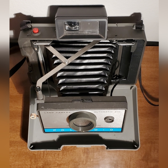 Vintage Polaroid Automatic 210 Land Camera W/ Strap + Hard Case - Picture 4 of 5